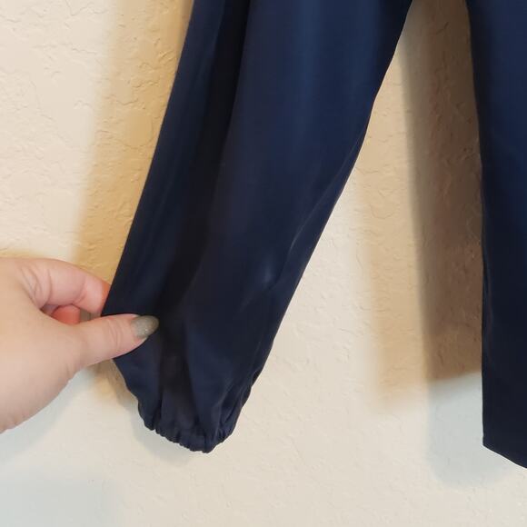 Chaser Revolve Navy Blue Silk Cold Shoulder Top Womens Medium Office Out Neutral - Picture 5 of 8